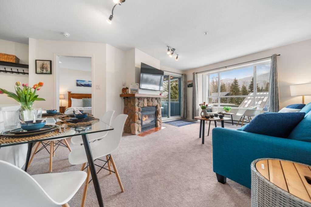 Creekside - 1 Bedroom + Loft / Newly Renovated